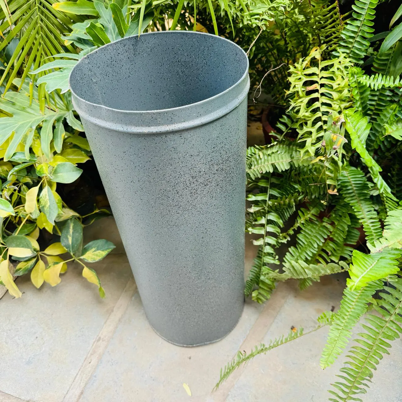 Metal planters : Razaa 3 ( Sold individually)