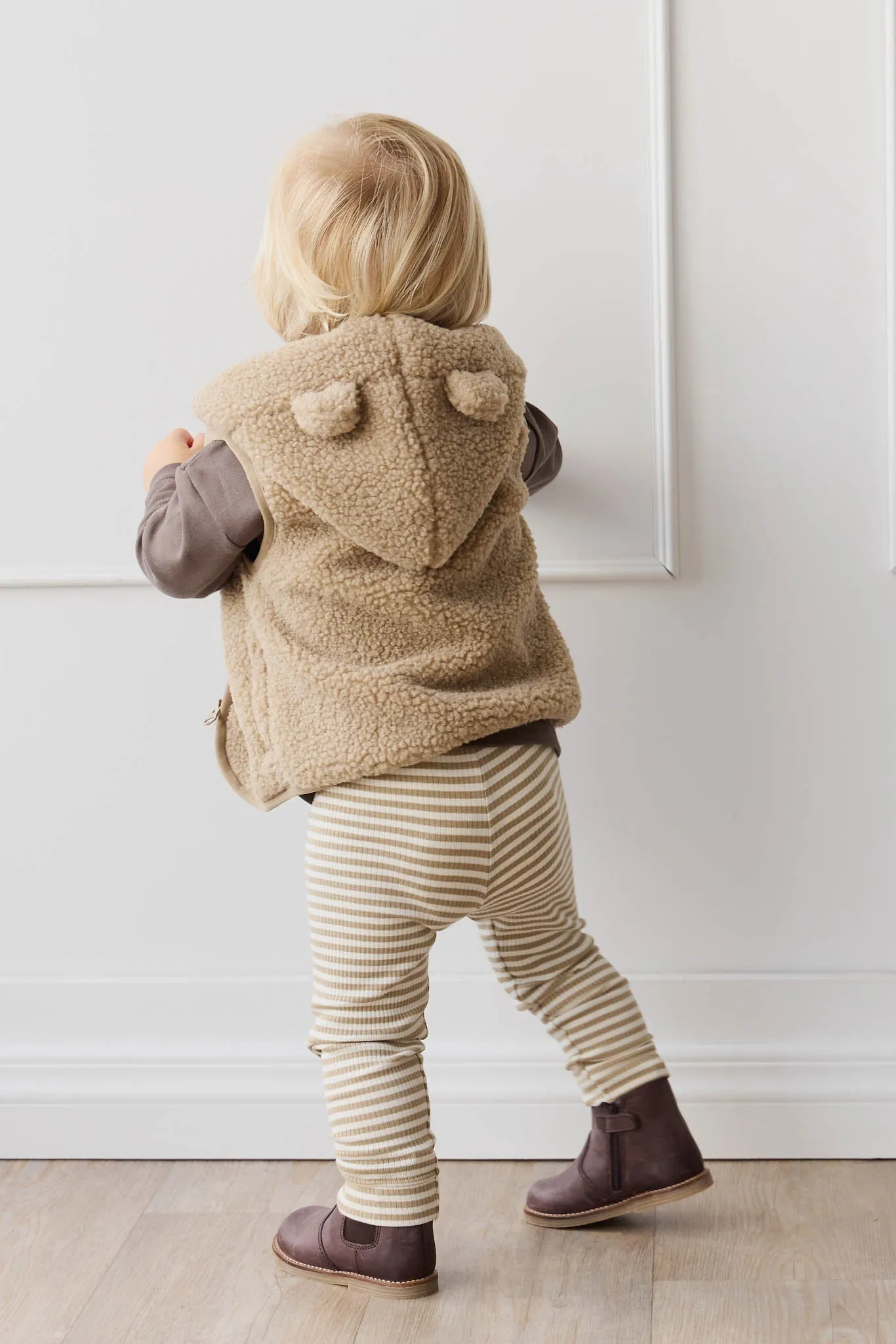 Cozy Neve Sherpa Vest in Cashew - Plush Warmth and Style for Any Occasion