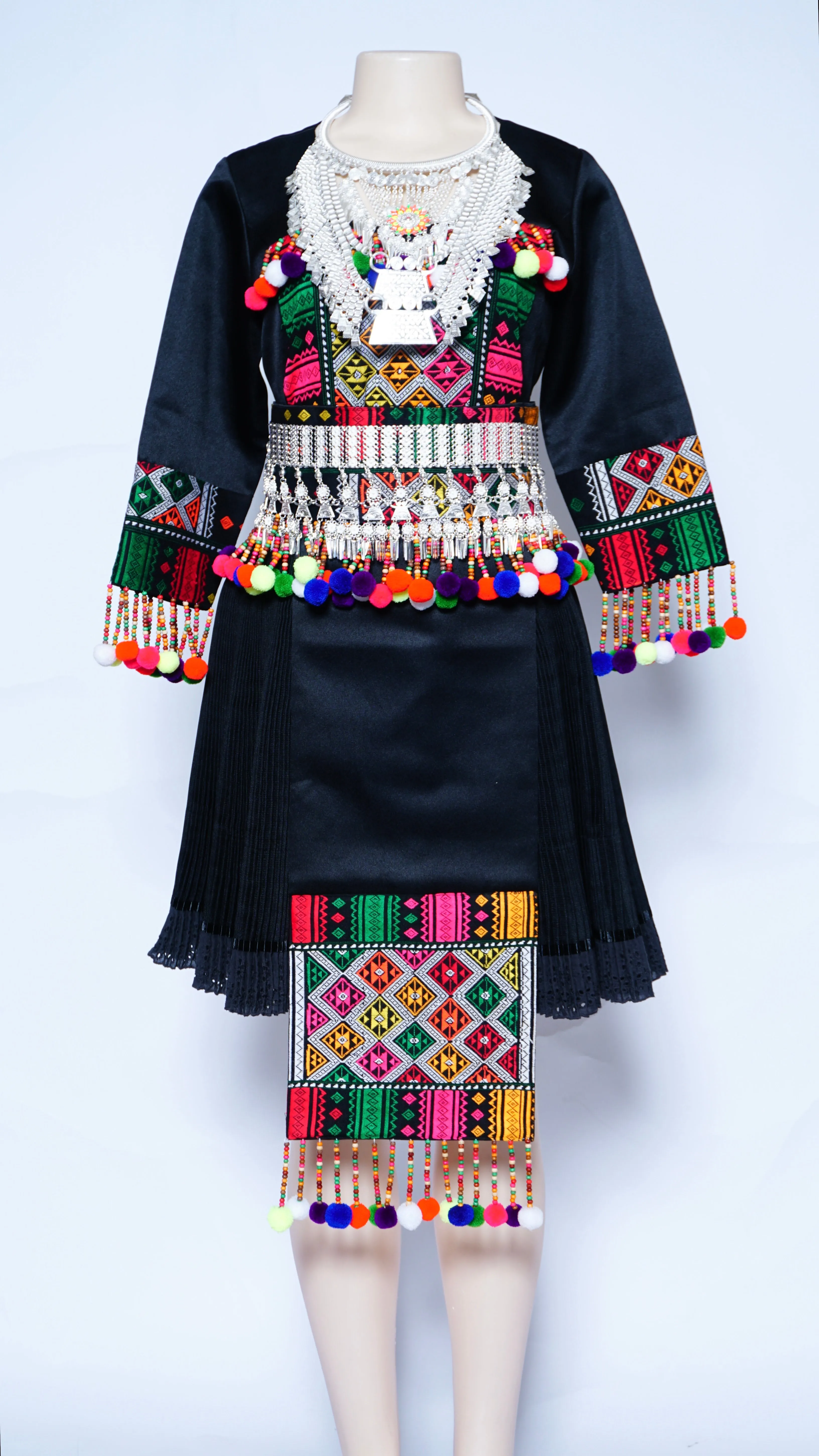 Phuam Paj Outfit (36")