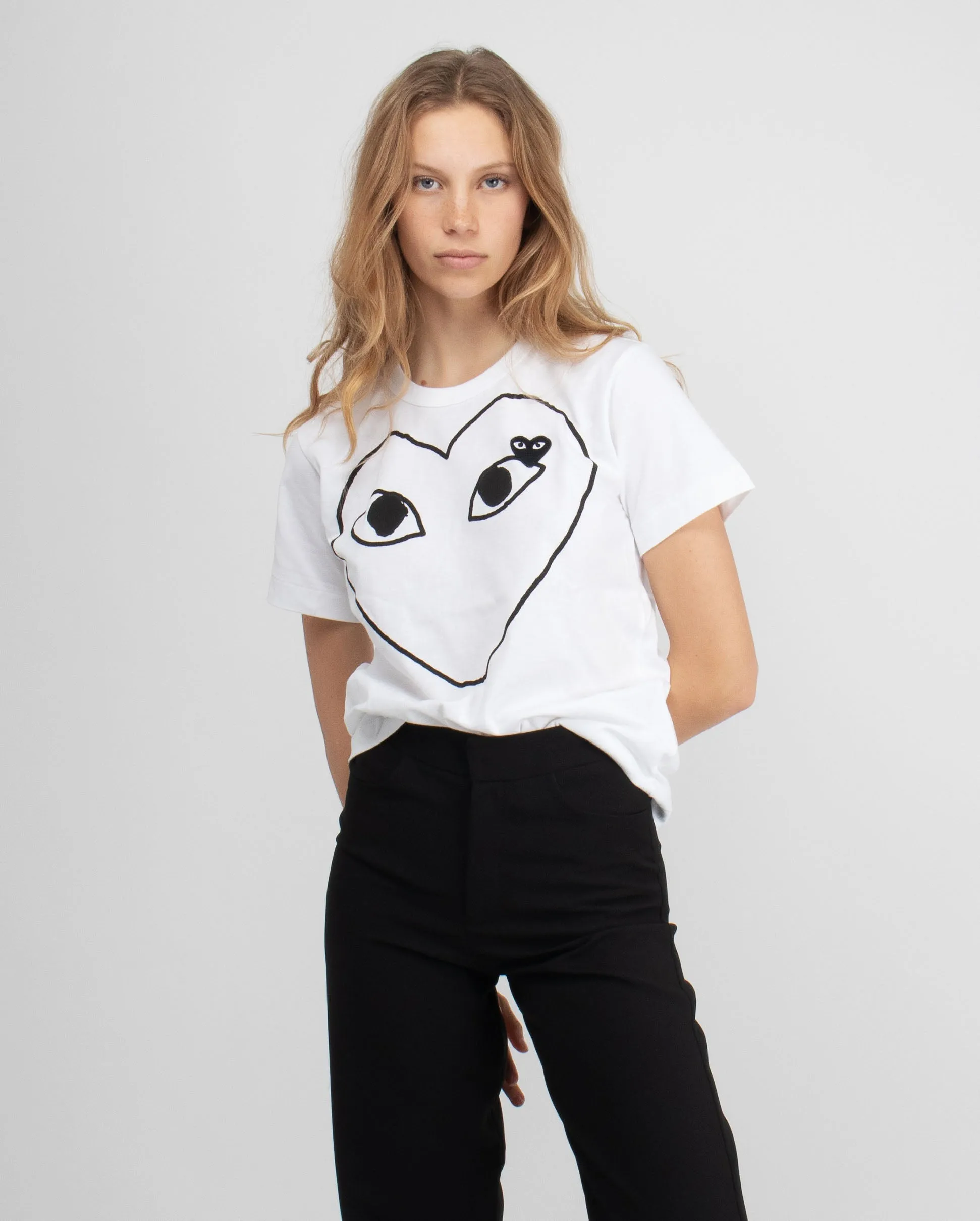 T101 BLACK HEART OUTLINE T-SHIRT/ WHITE